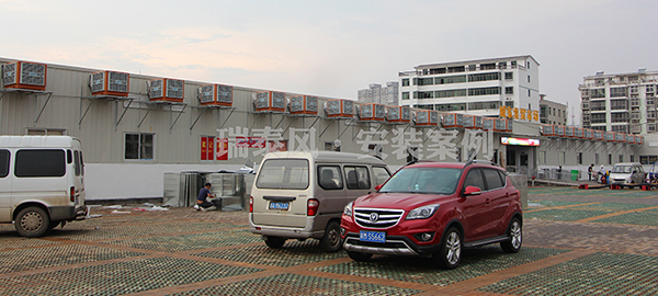 菜市場該如何通風(fēng)降溫呢？瑞泰風(fēng)環(huán)?？照{(diào)為居民買菜送清涼